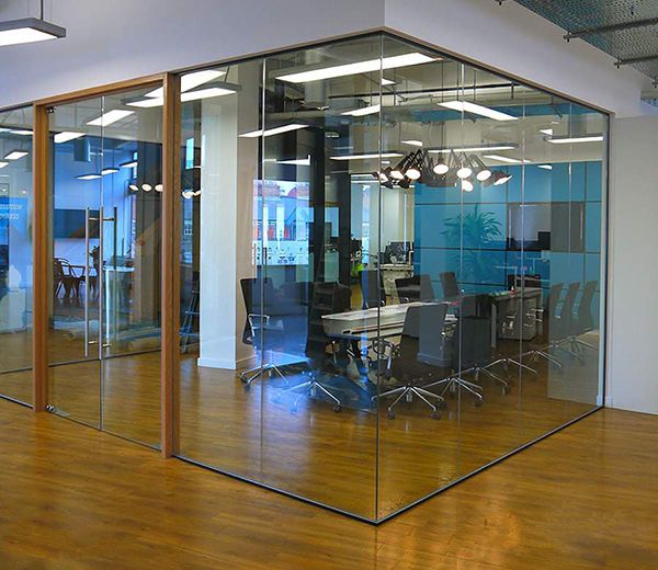 Tìm hiểu về vách kính cường lực