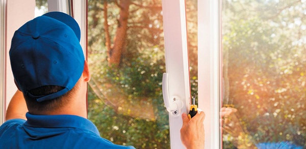 Nhu cầu sử dụng kính cường lực tăng cao, kéo theo dịch vụ sửa cửa kính phát triển