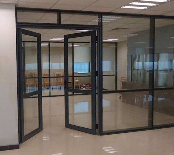 Mẫu cửa đi mở quay nhôm nhập khẩu