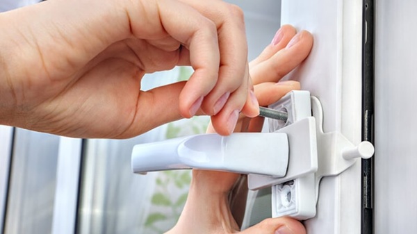 Cửa nhôm Xingfa bị xệ phải làm sao?