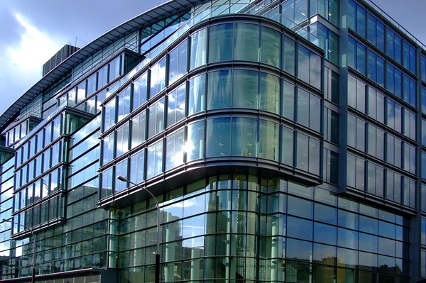 Hệ vách kính được dùng phổ biến trong công trình kiến trúc hiện đại