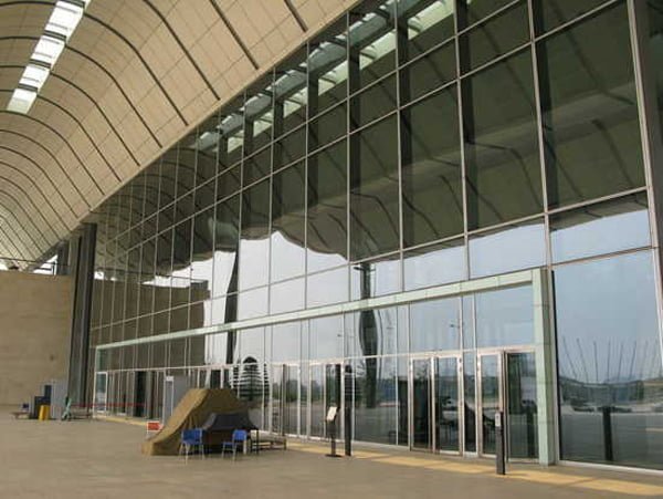 Biện pháp thi công vách kính mặt dựng cần lưu ý điều gì?