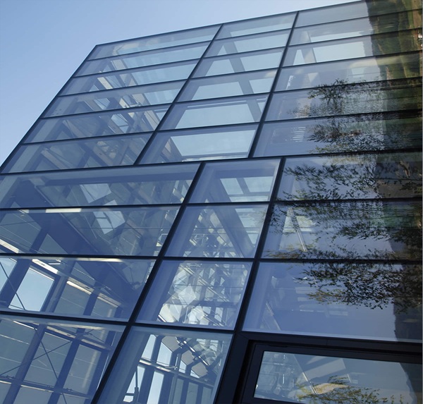 Mặt dựng nhôm kính phù hợp cho cả công trình cao tầng và môi trường khắc nghiệt